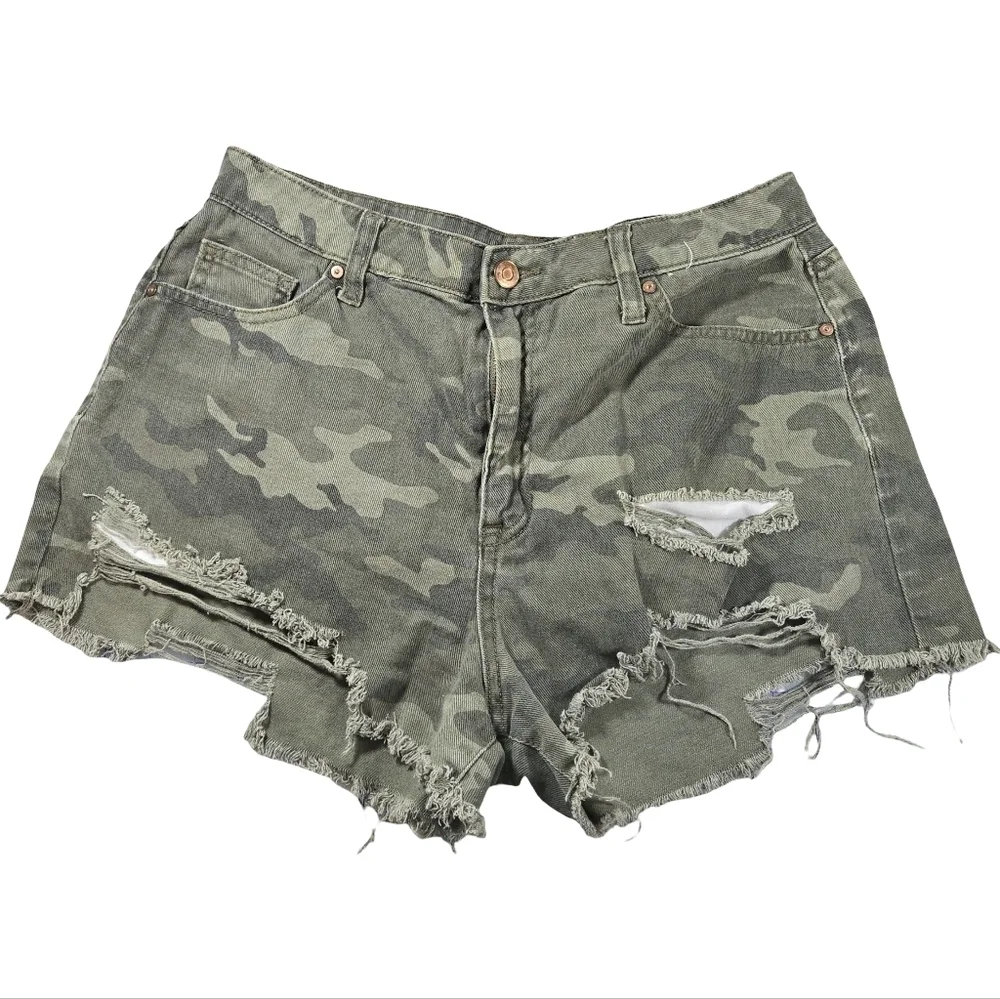 NOBO Shorts Distressed Camo high rise Women Shorts